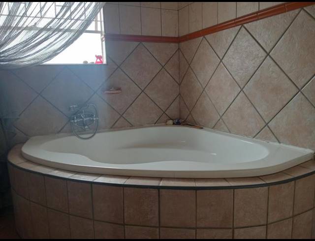5 BEDROOM HOUSE FOR SALE IN RANGEVIEW EXT 4